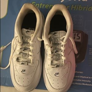 Unisex lightly worn Size 3y Nike Force 1 . White